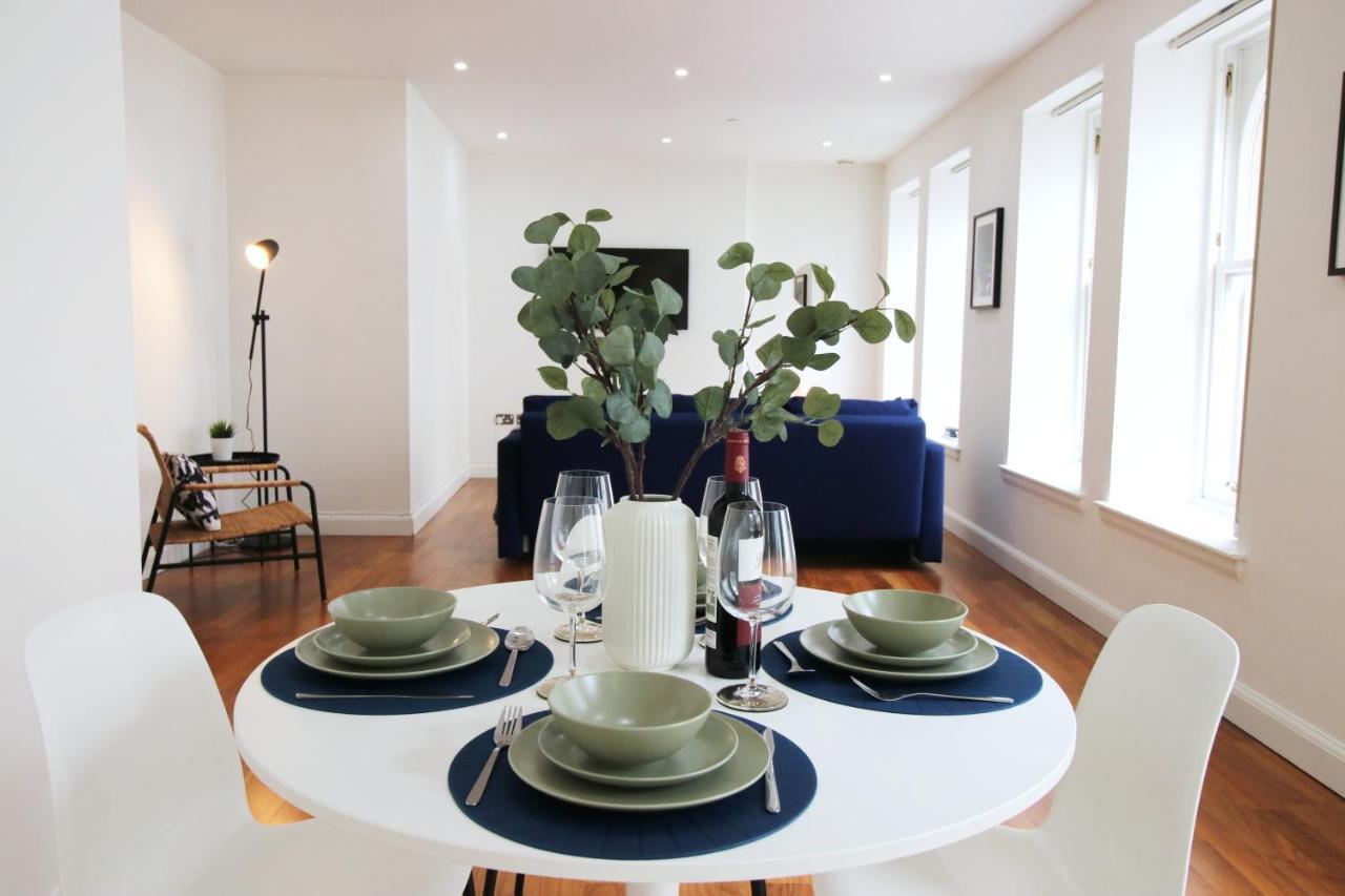 No 2 Under The Clock By Ssw - 2Br, Right In The City Centre, Sleeps 6 Cardiff Exterior photo