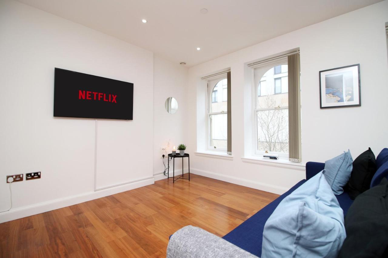 No 2 Under The Clock By Ssw - 2Br, Right In The City Centre, Sleeps 6 Cardiff Exterior photo